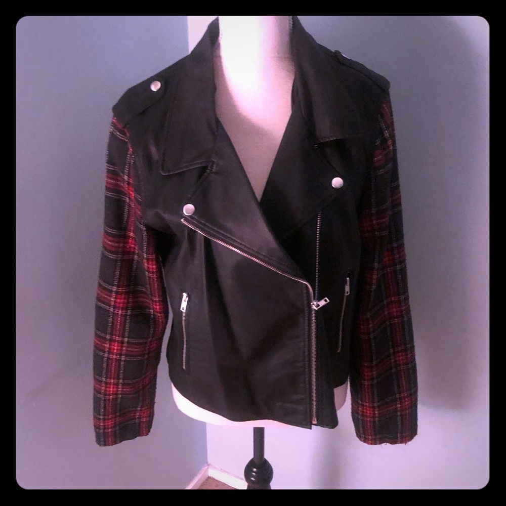 Black man made crop jacket w/tartan plaid sleeves